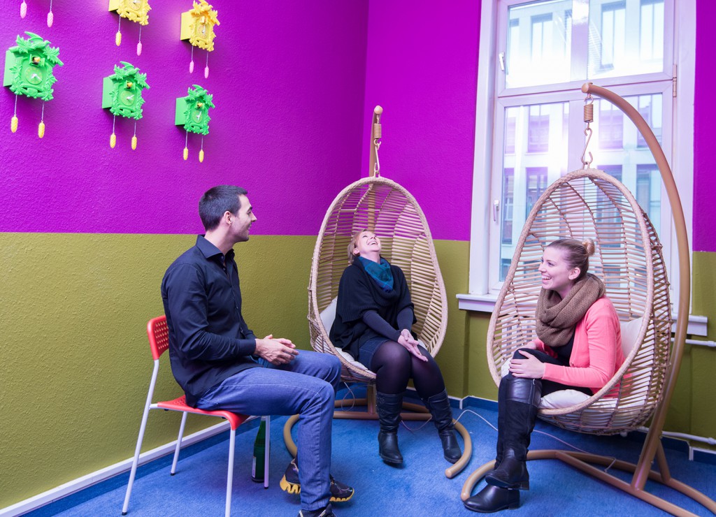 Photo: Une Ambiance Cosi Pour Rencontrer Les Autres Équipes !