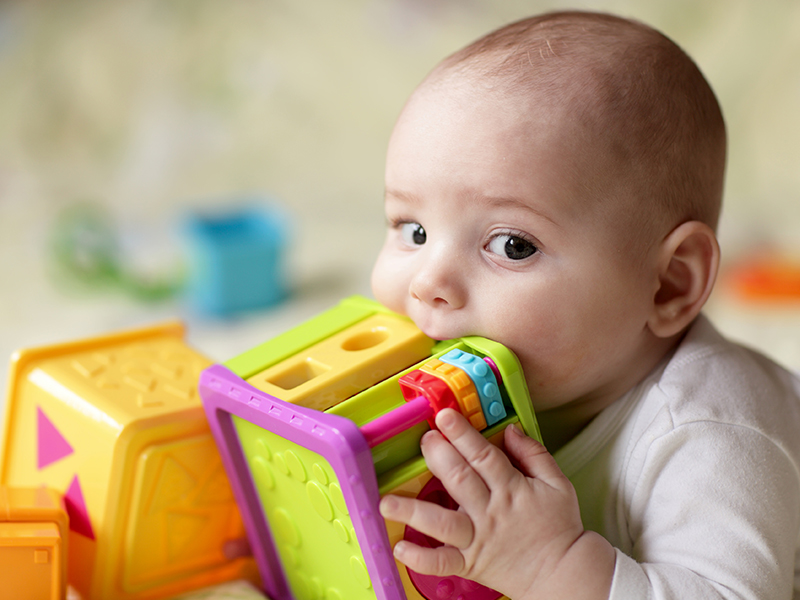 Comment nettoyer les jouets pour bébé