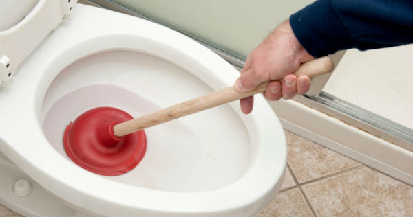 Débouchage toilette (WC) : astuces et techniques