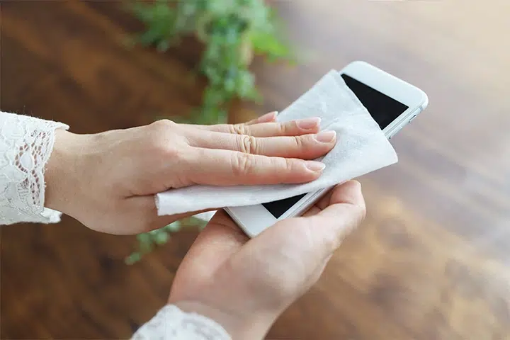 Grippe-Désinfection-Téléphone-Helpling